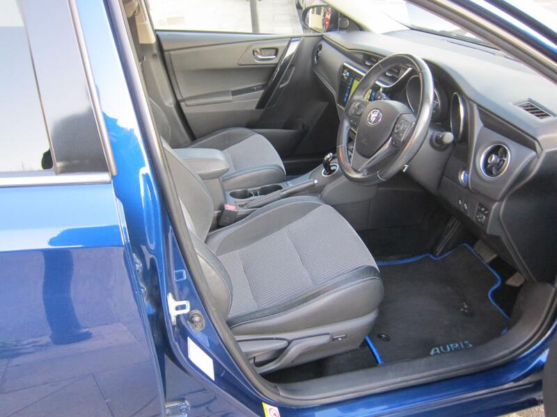 TOYOTA AURIS