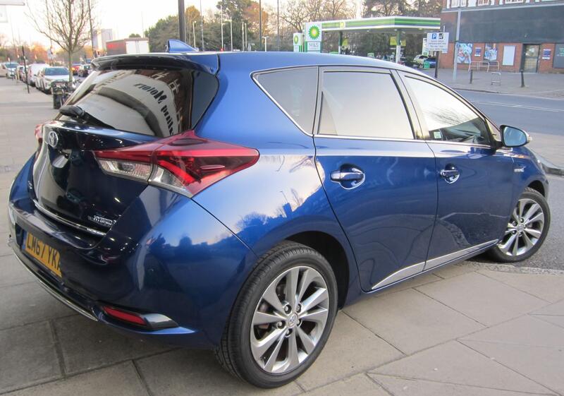 TOYOTA AURIS