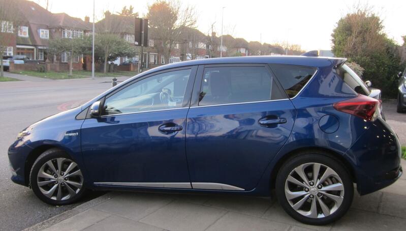 TOYOTA AURIS
